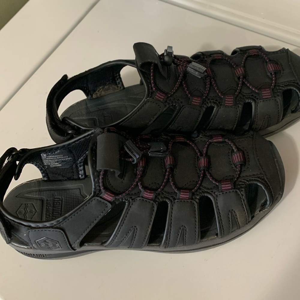 KHOMBU shoes